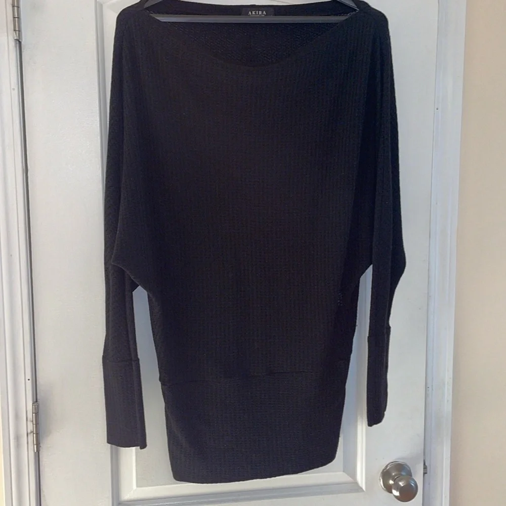 Long tunic/ sweater from Akira. Size large. No wear or tear. - Picture 2 of 6